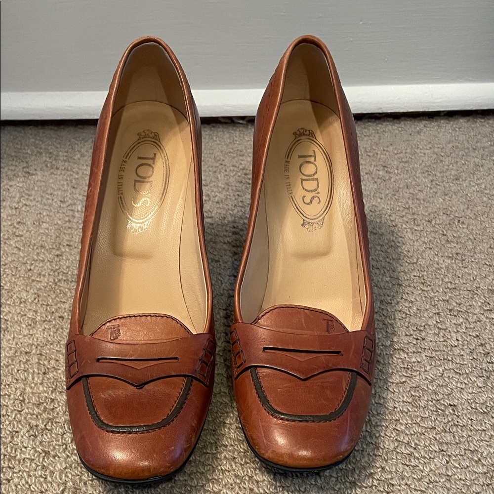 Tod's Women's Tan Leather Flats